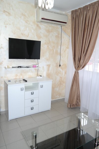 Eroii Revolutiei, exact gura de metrou, ocazie unica!